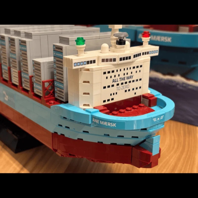 New 2026 Dual-Fuel Container V - Lego Set Technic 评论和价格